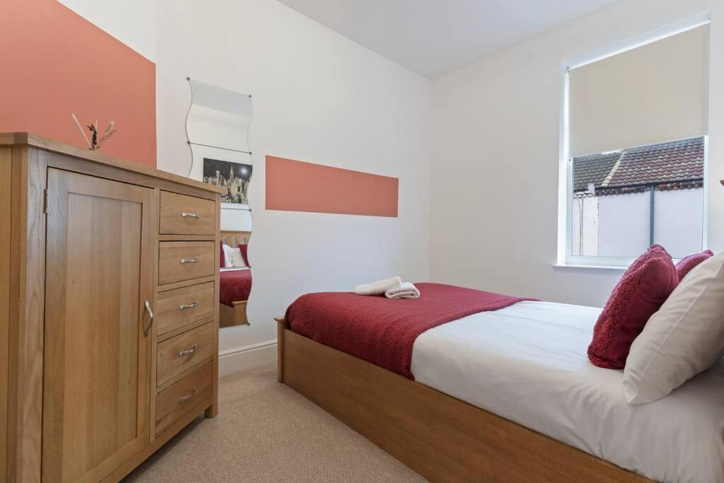 Elton House - Prime Location - Free Parking, Fast Wifi And Smart Tv By Yoko Property Redcar Bagian luar foto