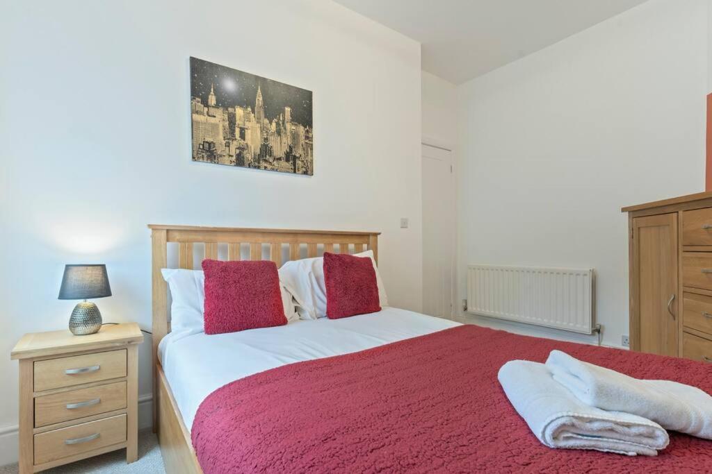 Elton House - Prime Location - Free Parking, Fast Wifi And Smart Tv By Yoko Property Redcar Bagian luar foto
